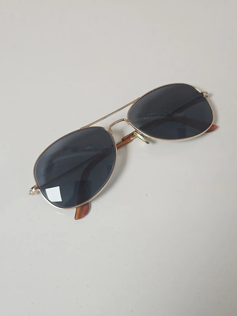 Paire de lunettes génériques marque Générique accessoire optique d?occasion fiab