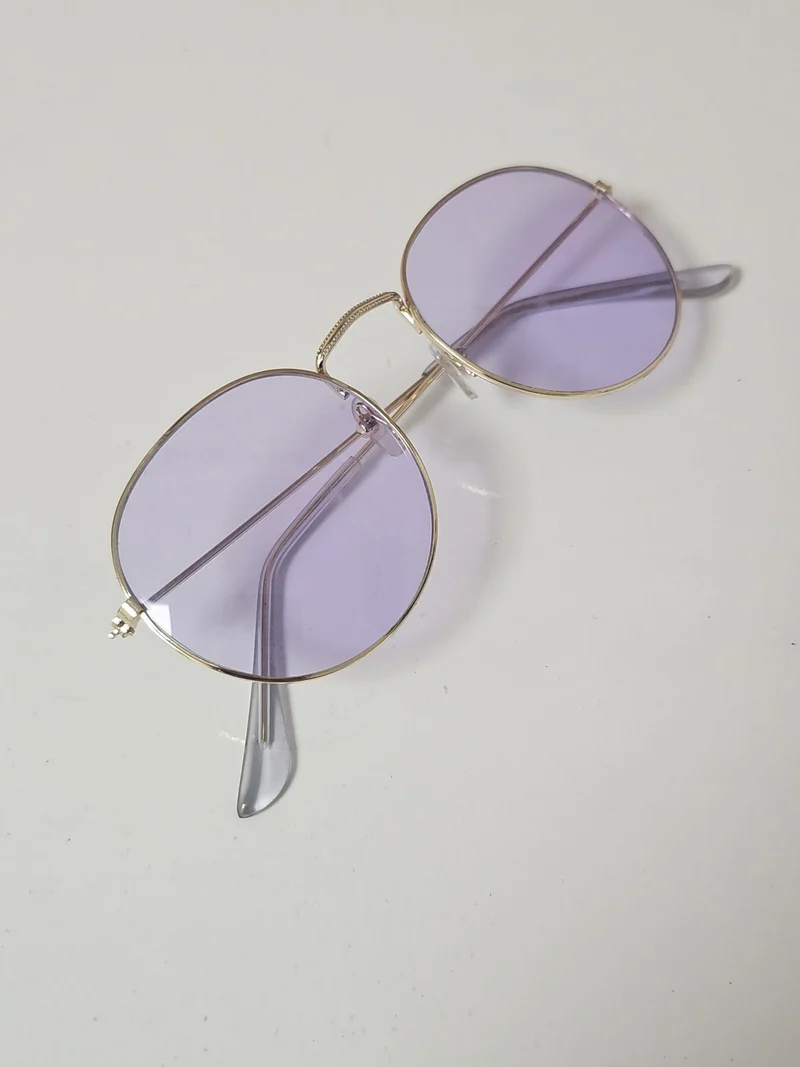 Paire de lunettes unisexe d?occasion Générique, monture classique confortable