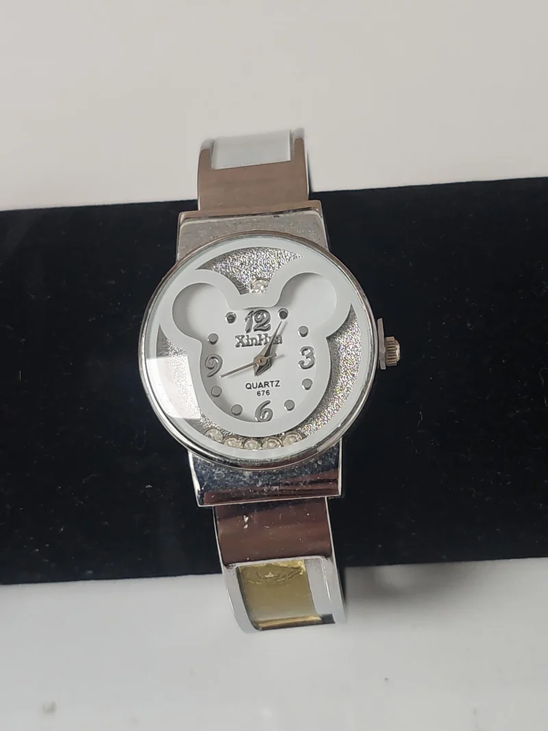 Montre femme Xinhua Quartz 3002 élégante, montre-bracelet à quartz pour femme